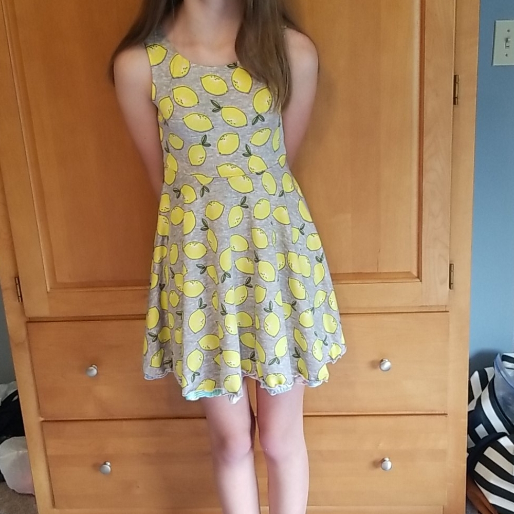 2 designs in one dress! Kids size 8 lemon dress
